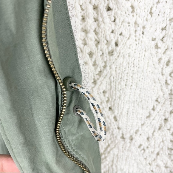 COLUMBIA Cotton Blend Spring/Fall Jacket Sage Green with Brown Leather Detail - Picture 4 of 16